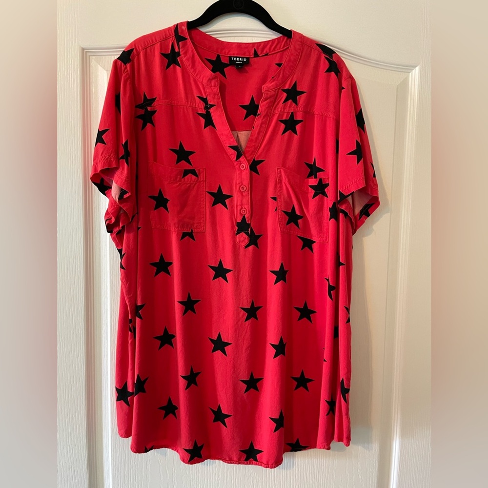 TORRID 24W Red and Black Star Button-Up Blouse